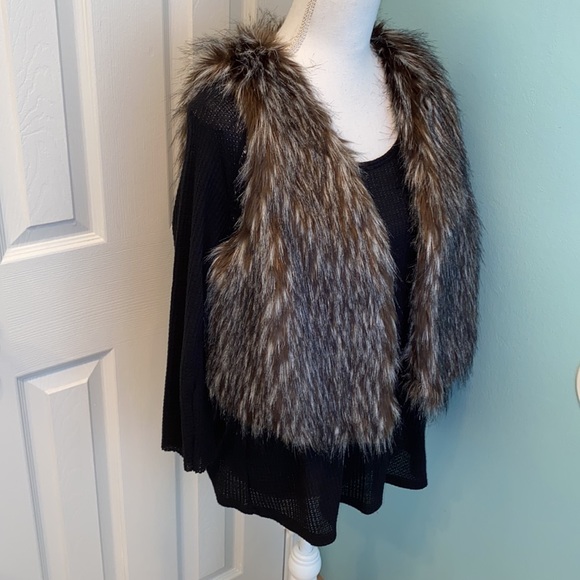 ESCIO Faux Fur Vest - Picture 7 of 14